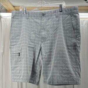Greg Norman Collection Light Gray Cargo Shorts Men’s 40 Inseam 10.5” Casual